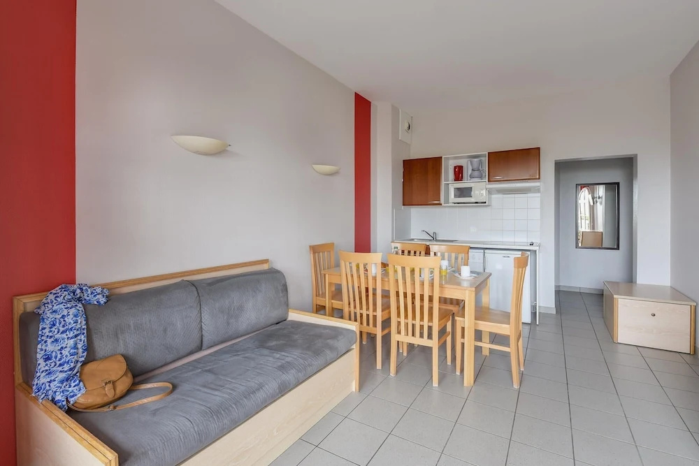 Seaside Apartment for 6 in Loire