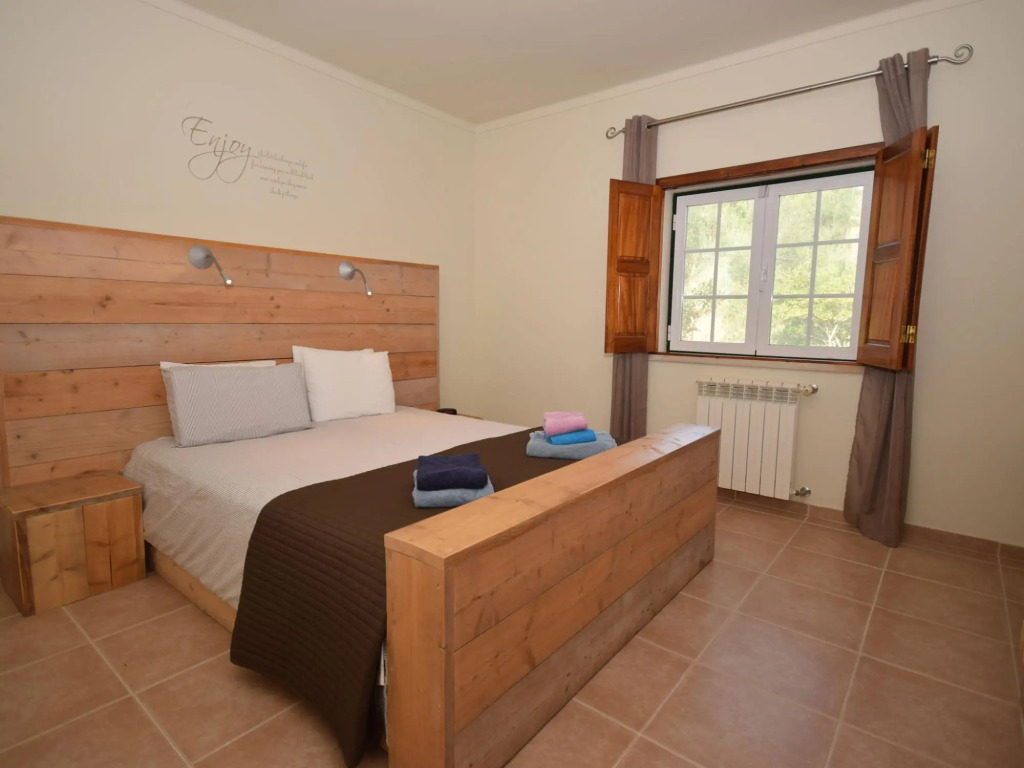 Luxurious Villa in Caldas da Rainha with Swimming Pool