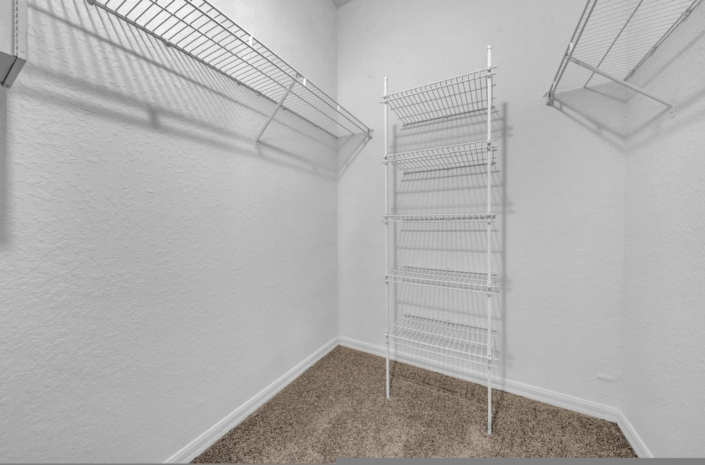 Vibrant 2BR 2BA w King Bed Pool Gym 11