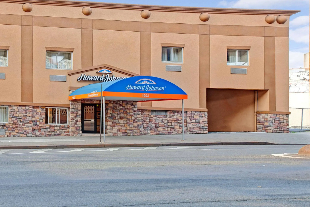 Howard Johnson Express Inn Bronx