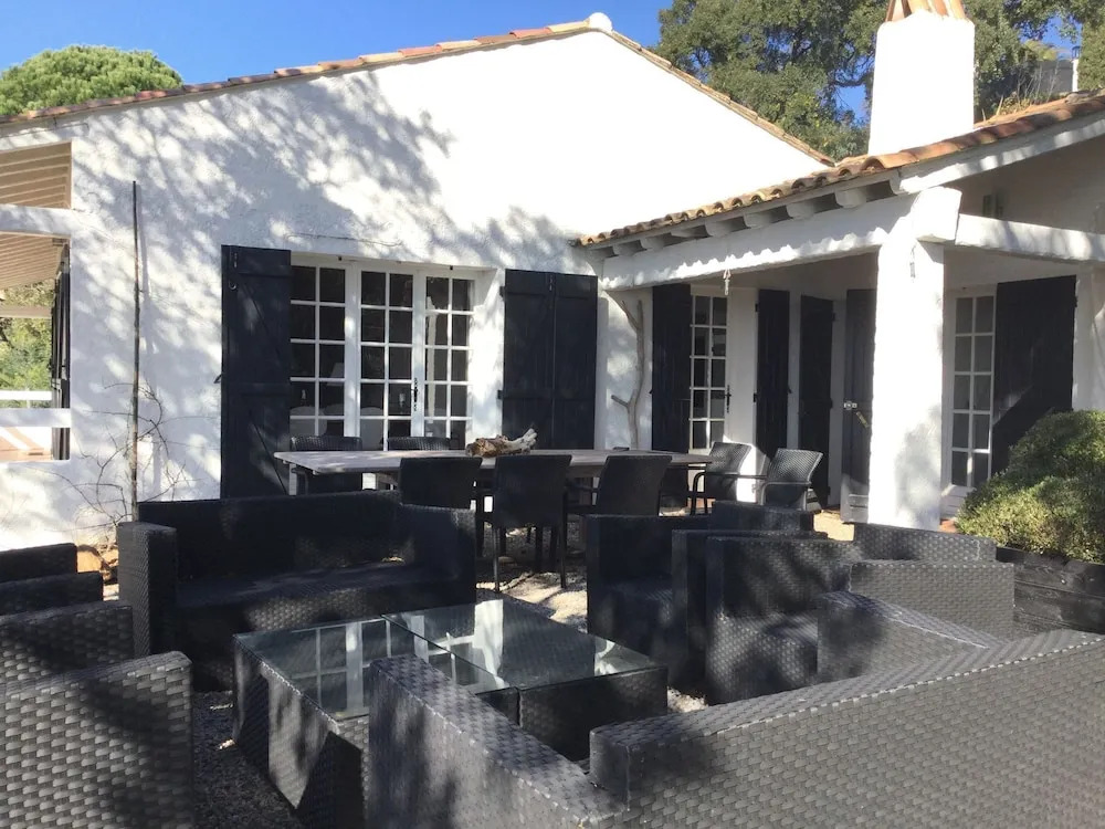 Country-style Decorated Villa With Pool and Breathtaking, Panoramic View of the Gulf of Saint-tropez