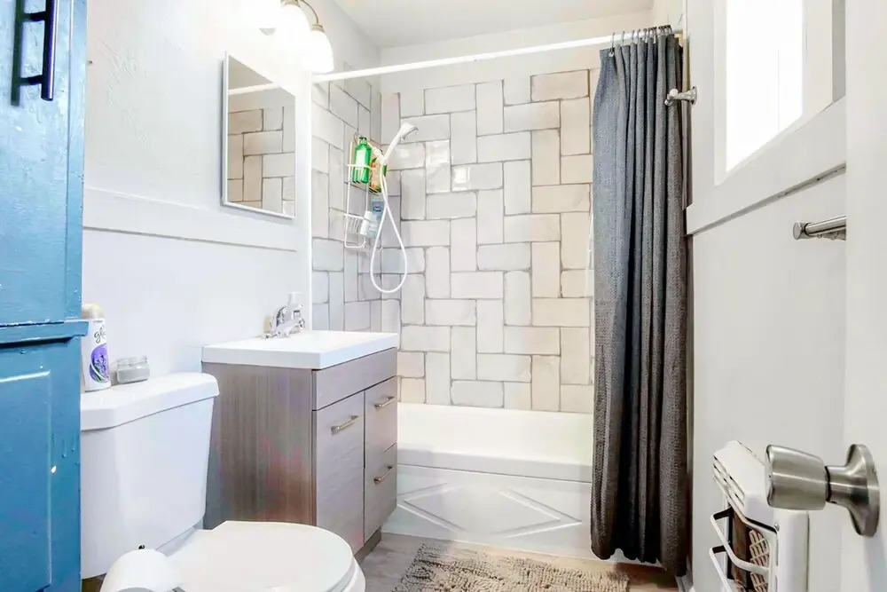 2BR Cozy House Near Plaza District
