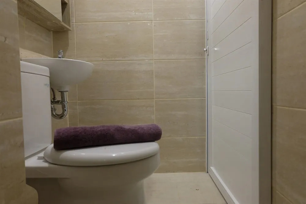 Brand New Compact Modern Studio Springwood Apartment
