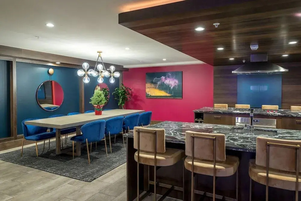 Portlandia Apartments by Barsala