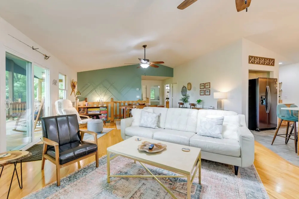 Updated Home w/ Private Hot Tub & Mtn Views!