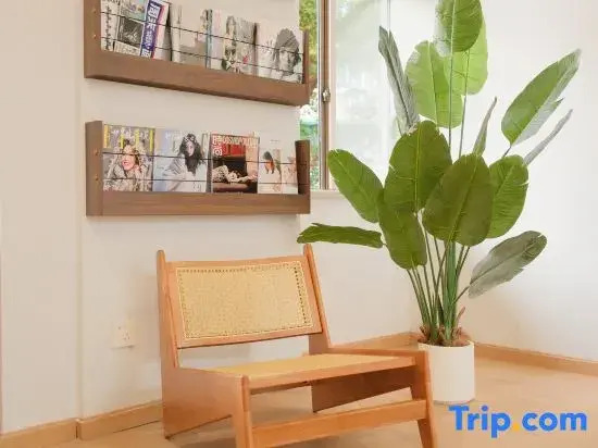 Sole Planet Youth Hostel (Hangzhou West Lake Houchaomen Subway Station Branch)