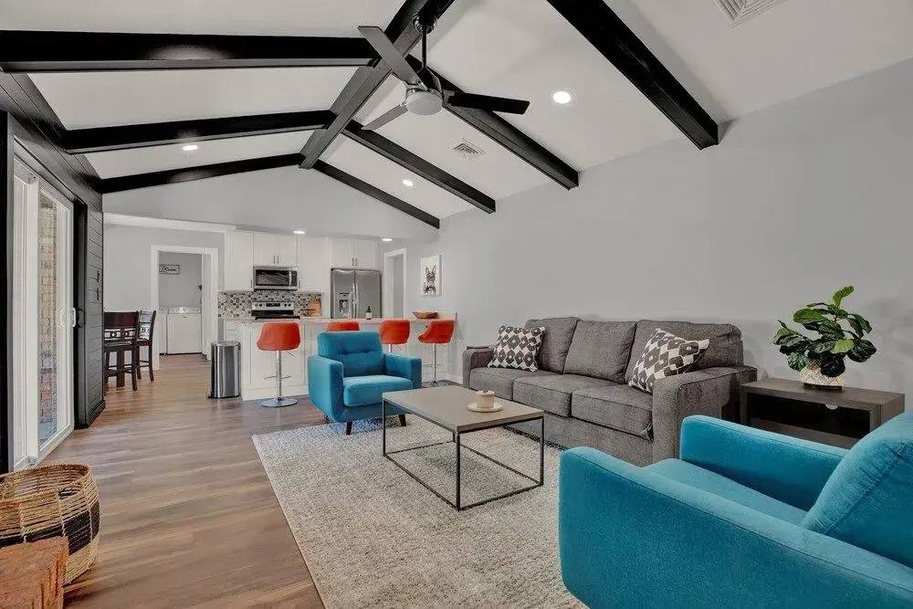 Pecht Haus 3 Bedroom Home by Redawning