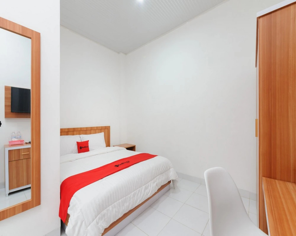 RedDoorz Plus Syariah near Mall Boemi Kedaton Lampung