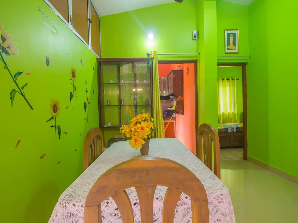 OYO 18261 Home Beachside 2BHK Utorda Beach