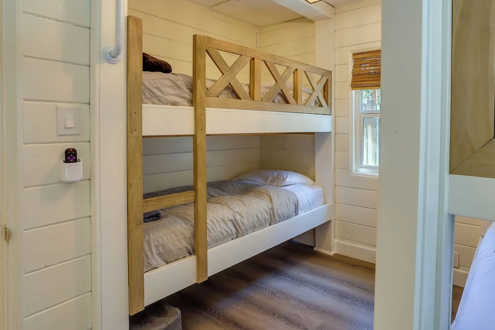 Lake Life Escape! Stunning Big Bear Cabin