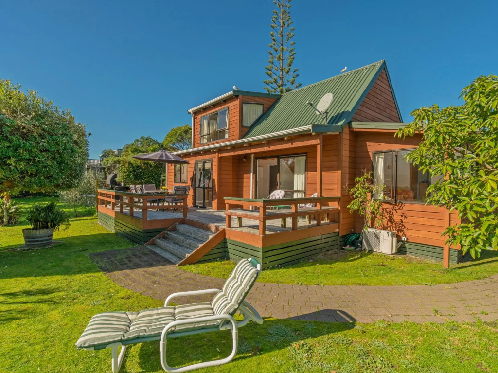 Sea Breeze Sanctuary - Pauanui Holiday Home