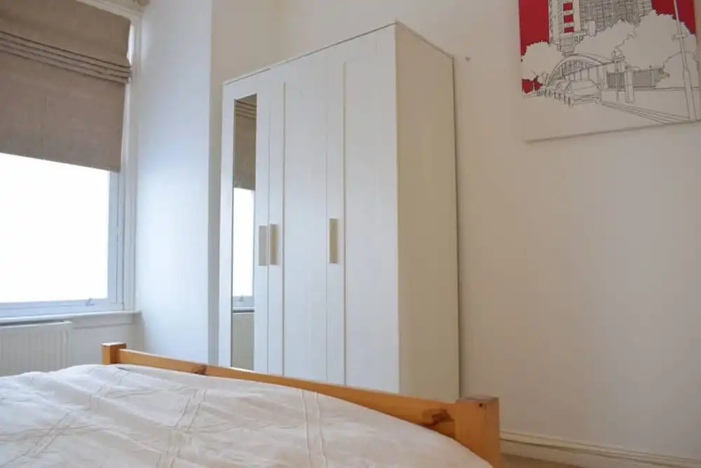 Stylish And Bright 2 Bedroom Flat With Garden