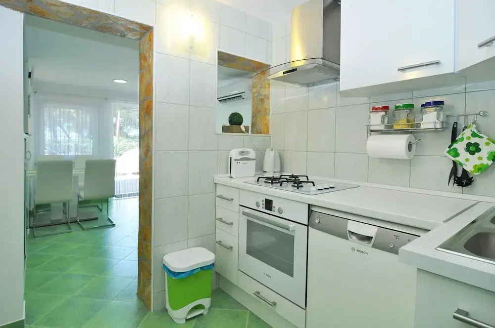 Spacious Modern Apt. With big Patio and sea View