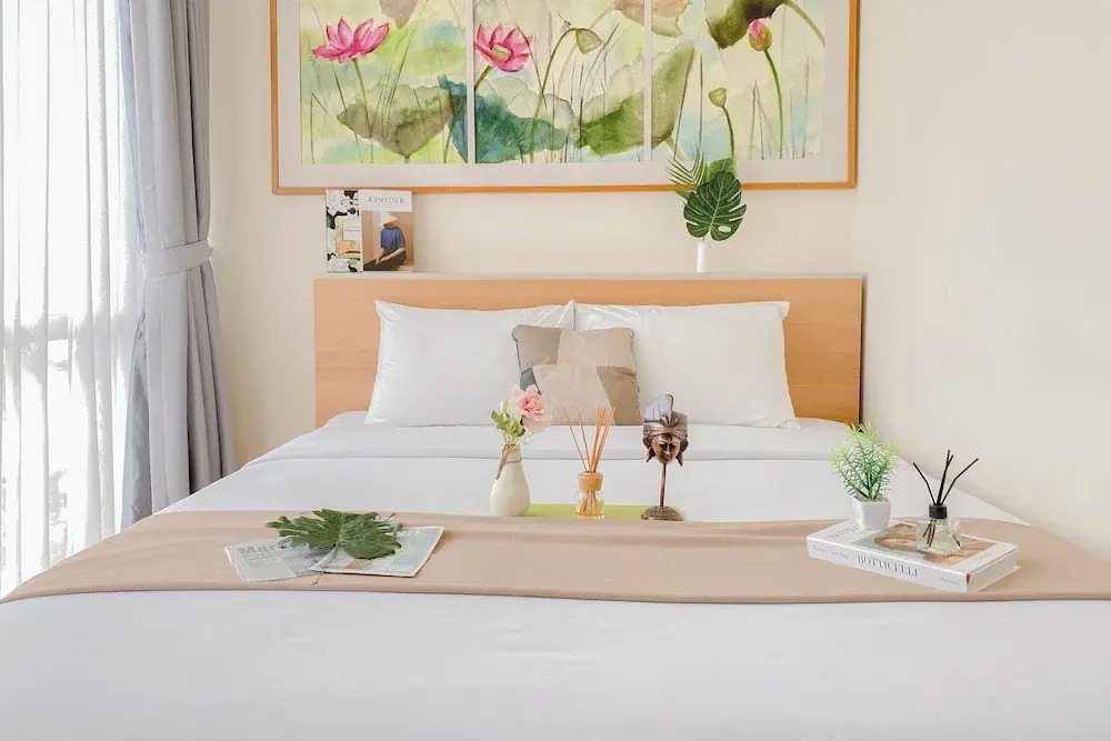 Big and Cozy 1BR with Working Room Menteng Park Apartment