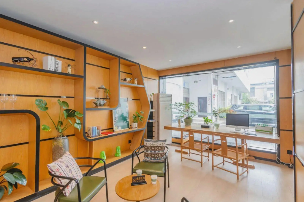 Chonpines Hotels· Jingzhou Ancient City Dongmen