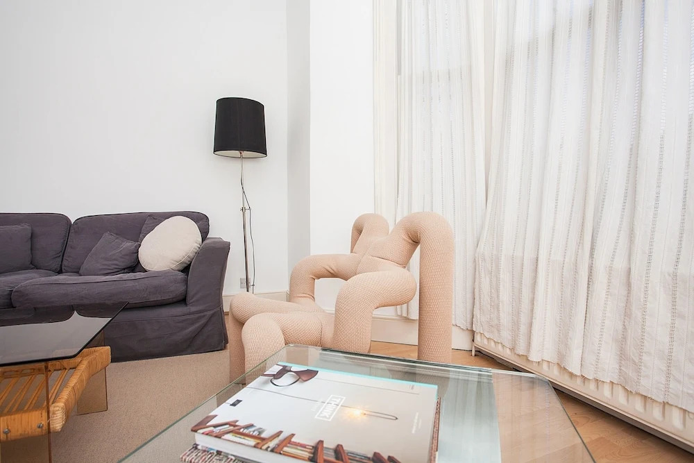 1 Bedroom Garden Flat In Battersea