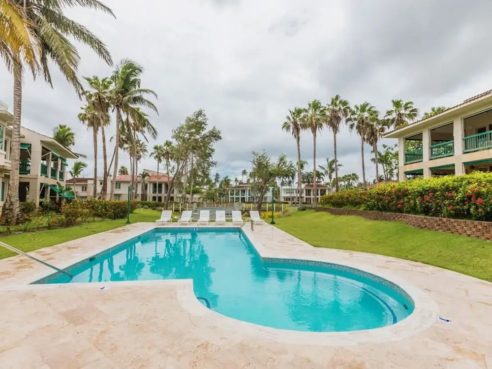 Giovanni Beachfront Community w Pools