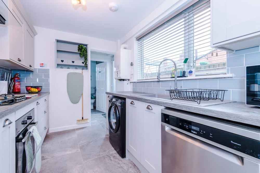 NEW Stylish Home City Centre Location Sleeps 6