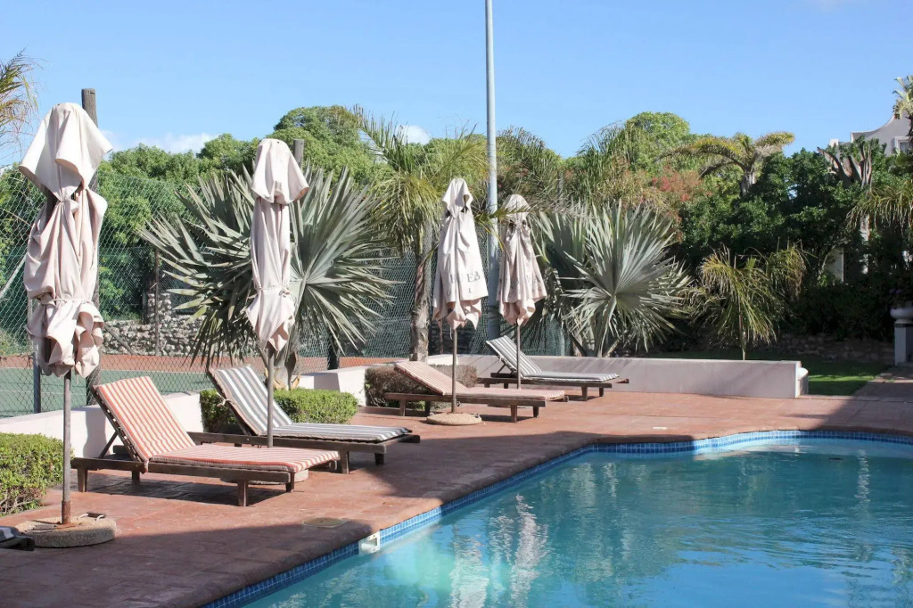 Blue Bay Lodge