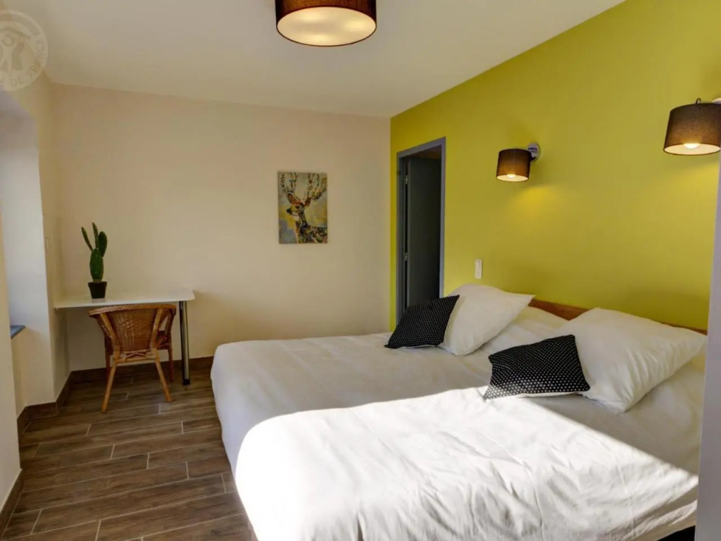 Gîte spacieux avec espace extérieur et jacuzzi à Montchal - FR-1-496-234