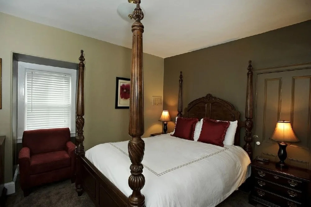 The Mansion Inn