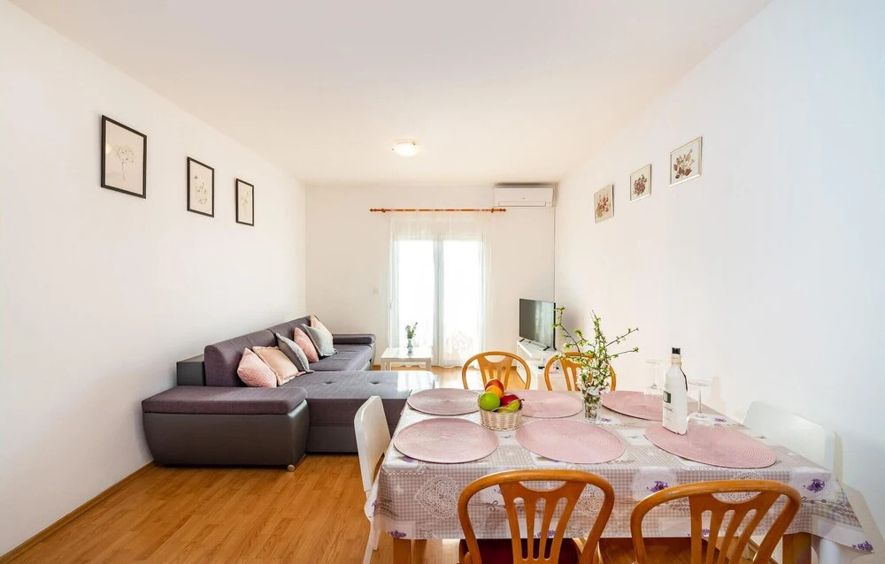 Beautiful Apartment in Rovanjska With 2 Bedrooms and Wifi