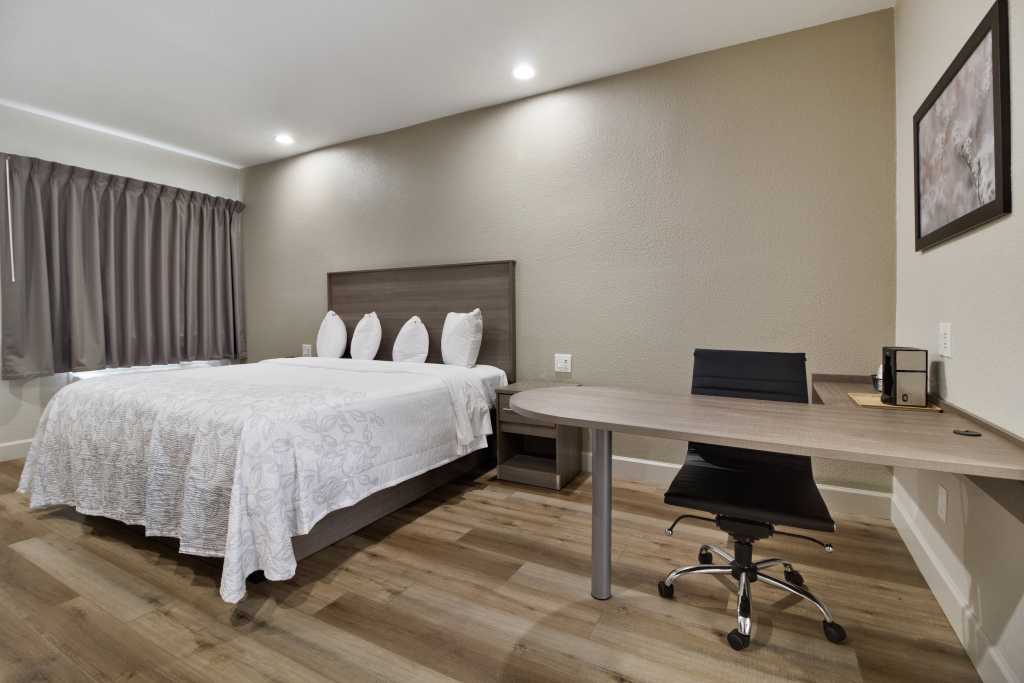 Red Roof Inn PLUS + Galveston - Beachfront