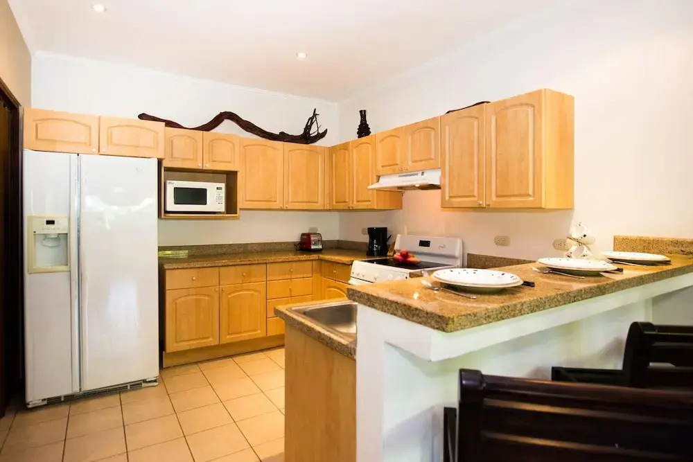 Beautiful Condo in Peaceful Cliffside Location with a Private Balcony & Stunning Ocean and Mountain Views