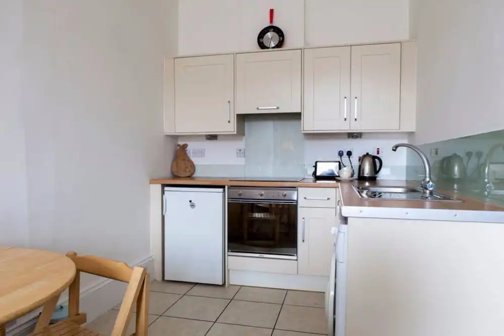 1 Bedroom Apartment In Edinburgh's New Town