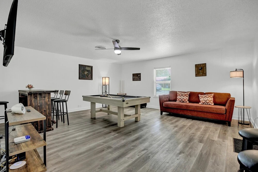 New! Charming House w/ Hot Tub, Grill & Pool Table