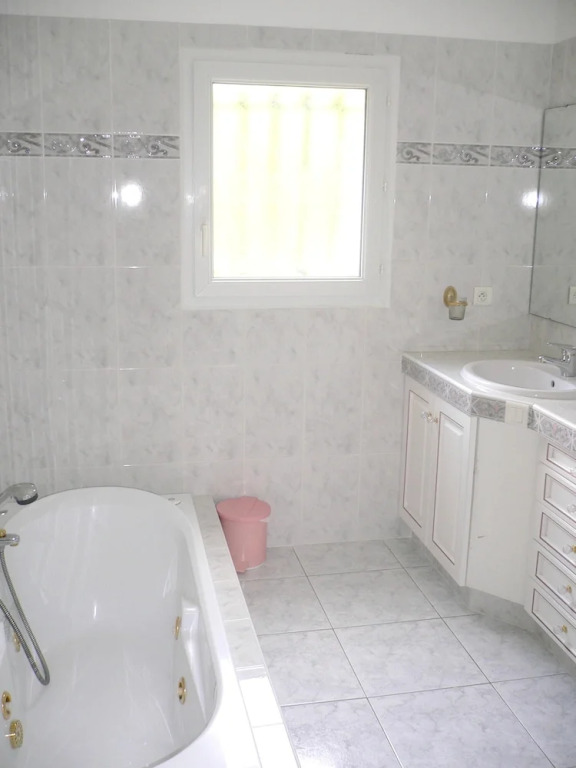 Apartment With 2 Bedrooms in Béziers, With Pool Access, Enclosed Garde