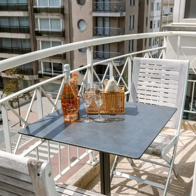 Lovely and Spacious Apartment on top Location