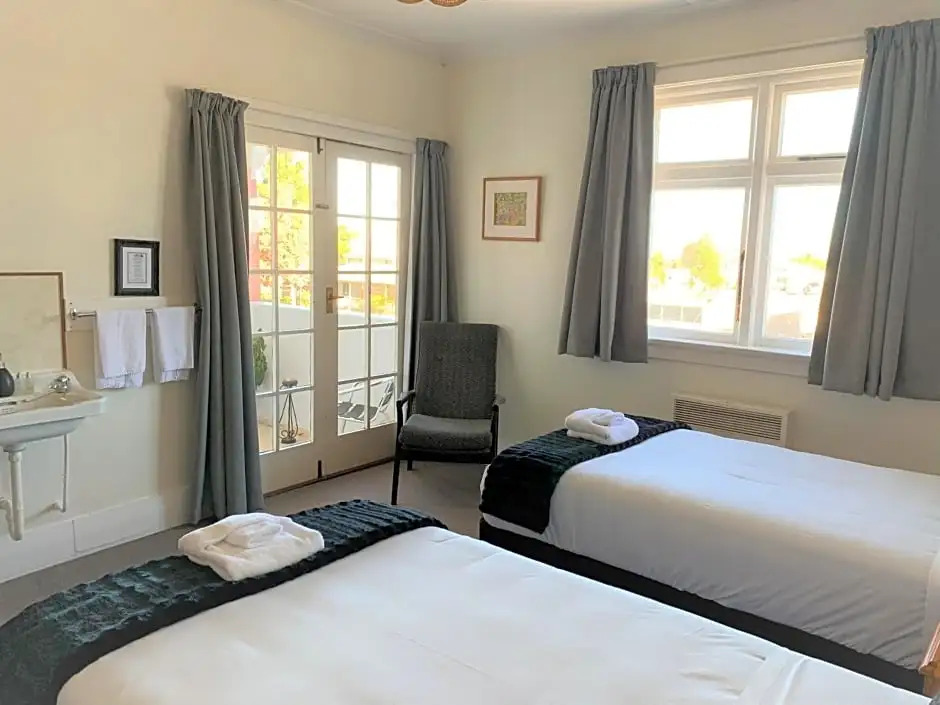 Ranfurly Hotel