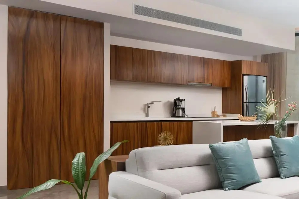 Spacious 2 Bedroom Apartment With Pool View 10 min From the Beach