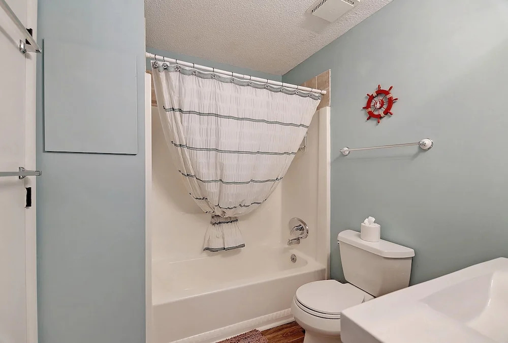 Updated Seabrook Villa -- Near Beach & Pool! Villa