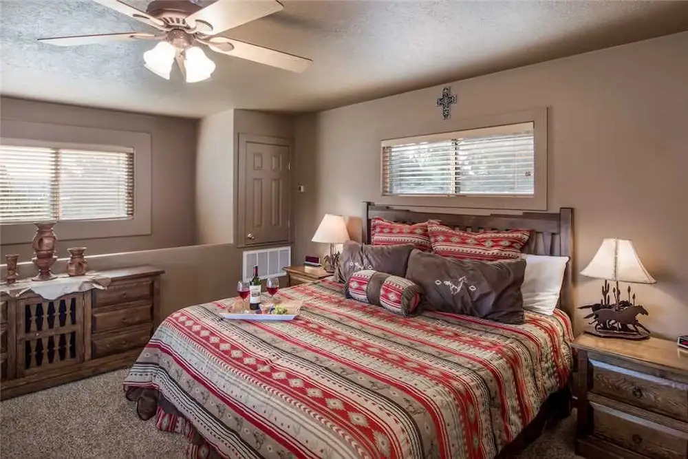 Adobe Hacienda - Three Bedroom Cabin with Hot Tub