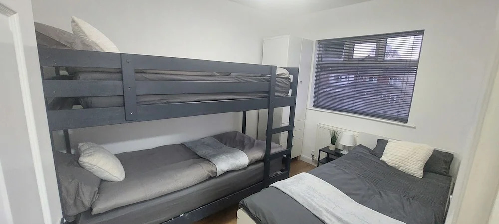 Hull 3bed House-driveway-garden-familyfriendly