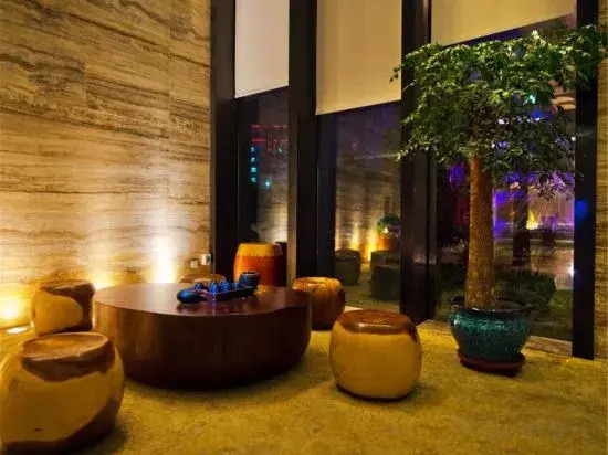 Sanmenxia Feicui Lichi Hot Spring Resort Hotel