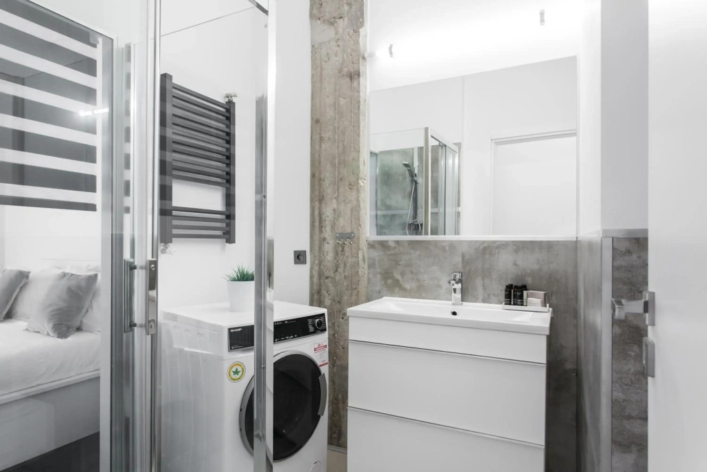 Industrial 1BR Apartment in Ampelokipoi Area by UPSTREET