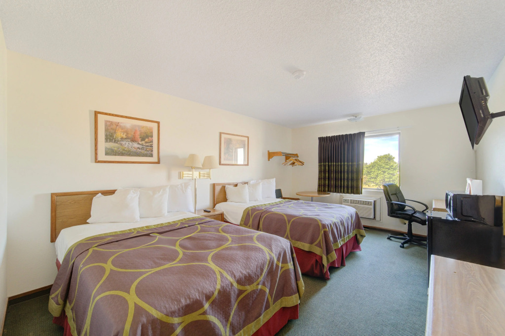 Super 8 by Wyndham Kingdom City