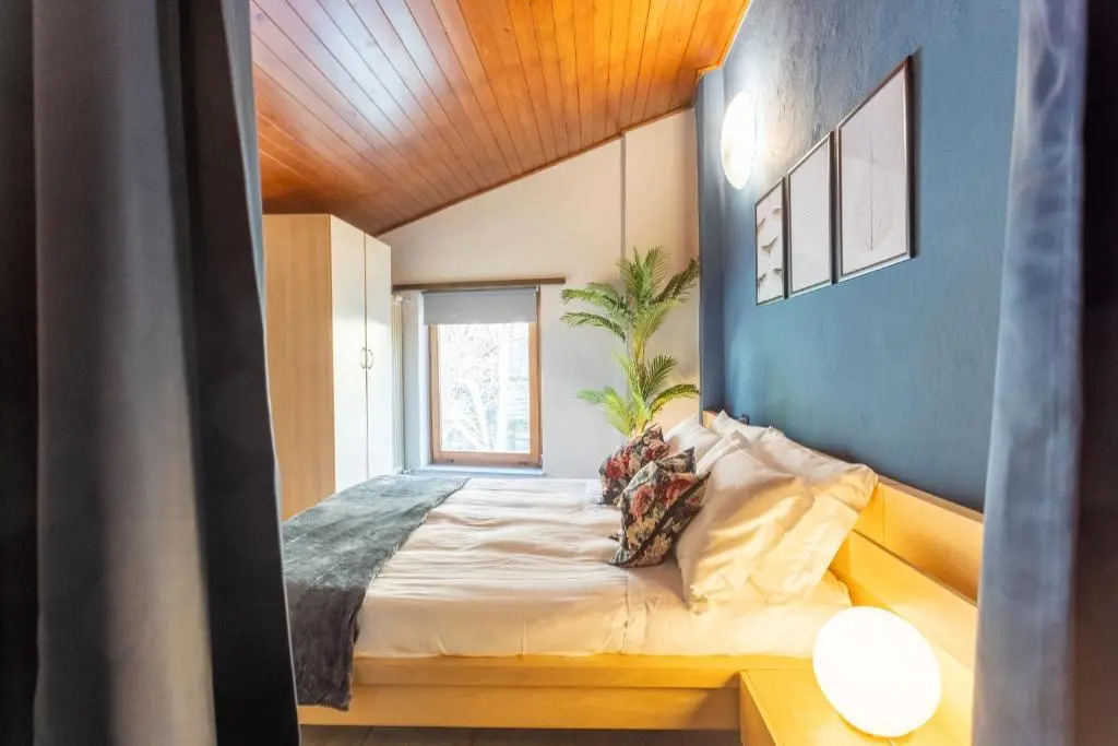 Blue Attic - Historical Como City Center by Rent All Como