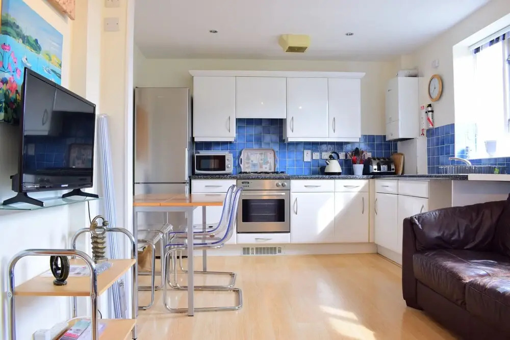 Bright 4 Bed Flat In Stepney Green