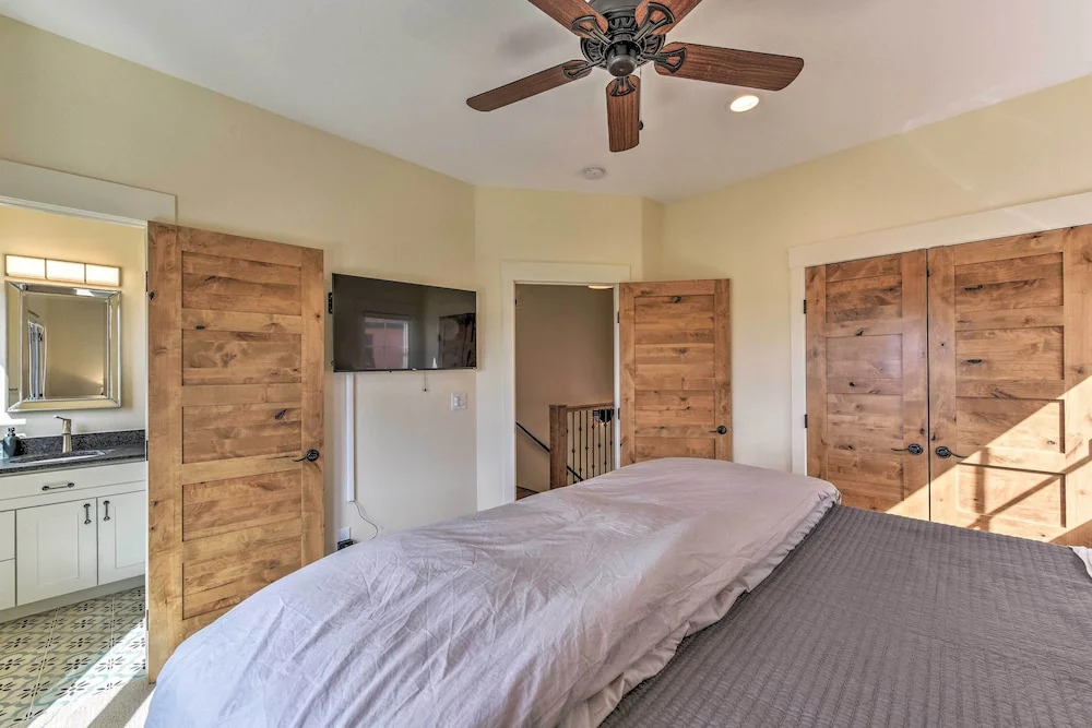 Buena Vista Home w/ Mtn Views, Walk to Main St