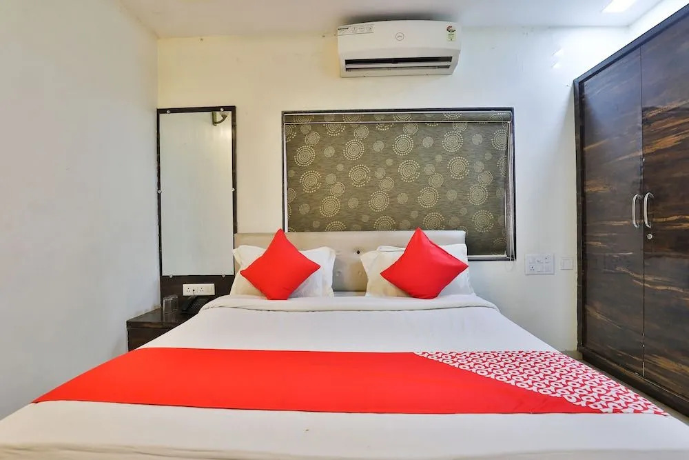 OYO 27633 Hotel Dan