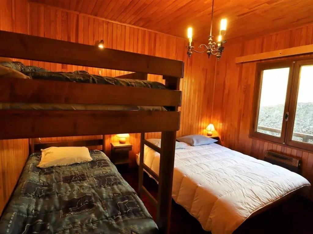 Chalet pour 6-8 pers. avec cheminée, plein sud et garage à 5 min du centre - FR-1-342-234