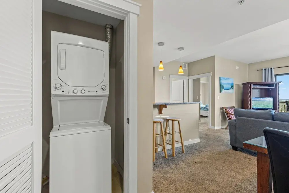 Across From The Beach! Near Pier Park & Dining! Sleeps 6! 2 BR / 2 BA