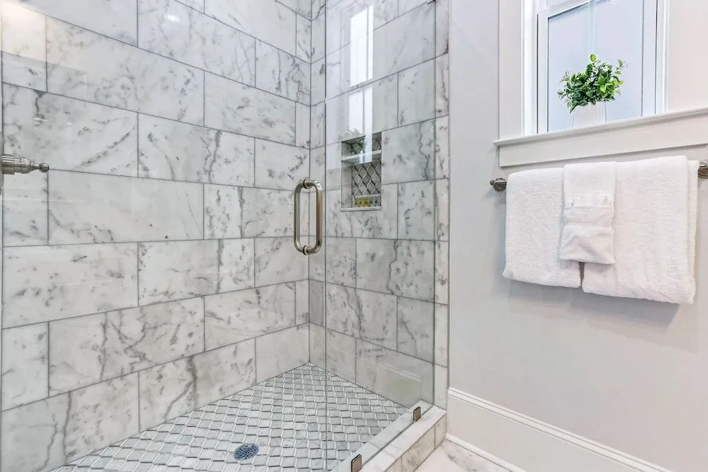 Spacious 5BR Urban Retreat with Balcony & Pool