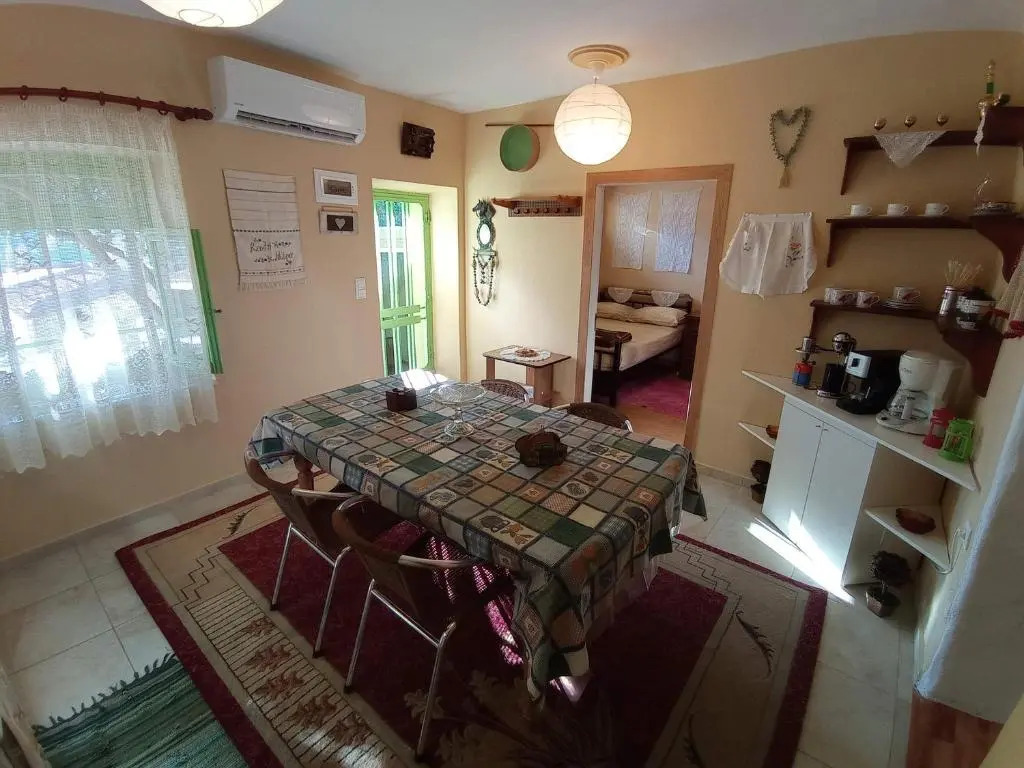 Kalderimi 'Olive Green' Traditional House