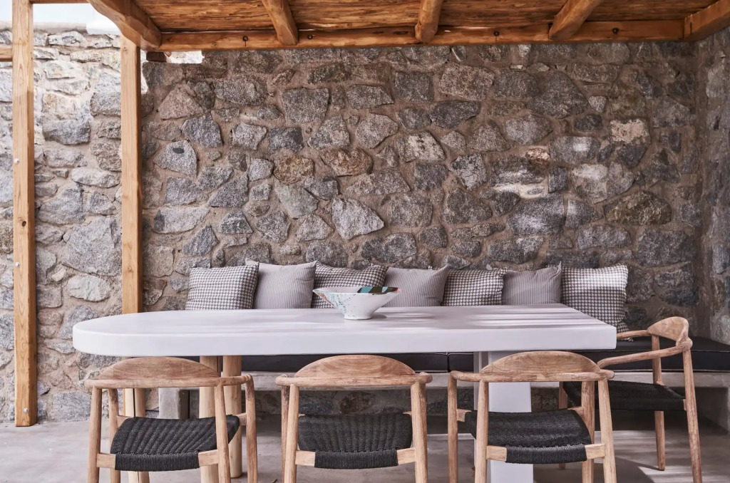 Monogram Travel Naxos