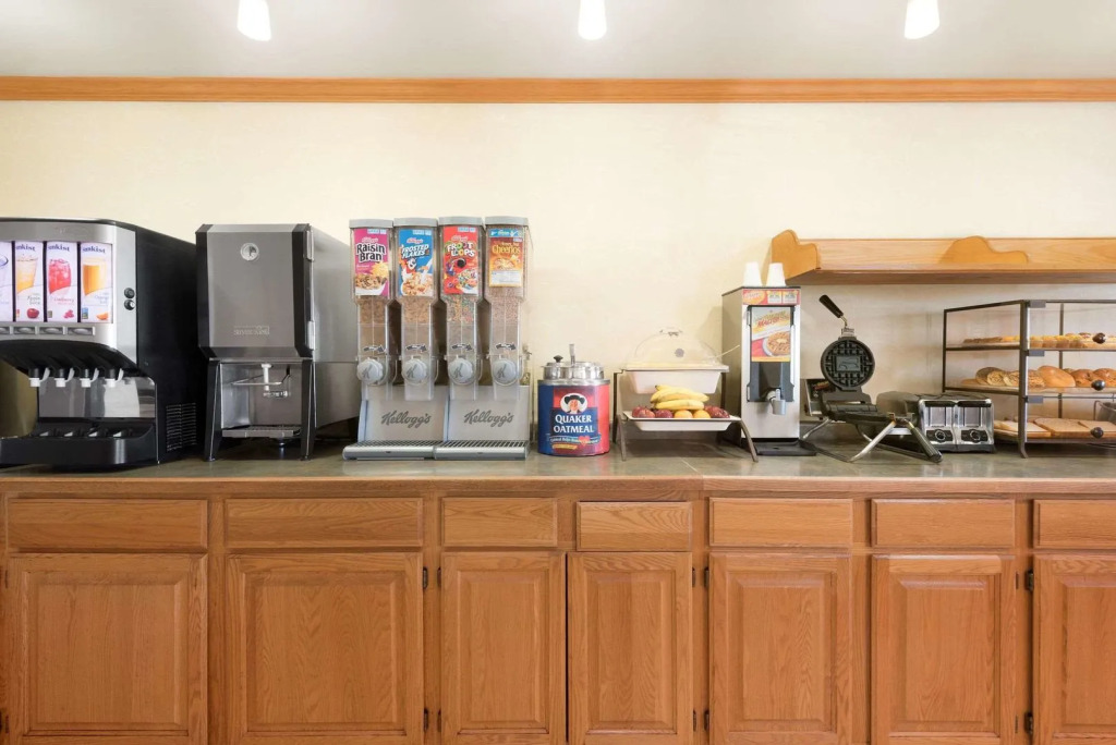 Country Inn & Suites by Radisson, Milwaukee Airport, WI